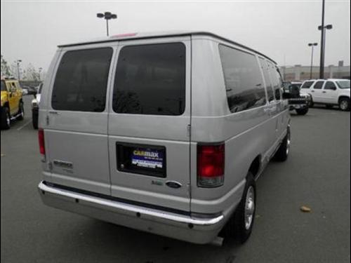Ford Econoline Wagon 2011 photo 4