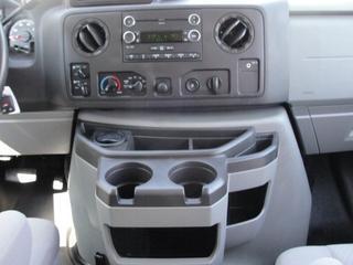 Ford Econoline Wagon 2011 photo 2