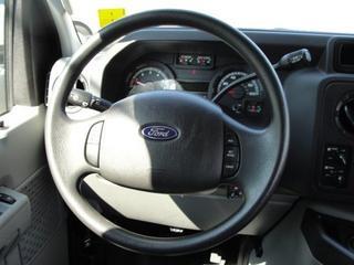 Ford Econoline Wagon 2011 photo 3