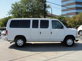 Ford Econoline Wagon 2011 photo 4