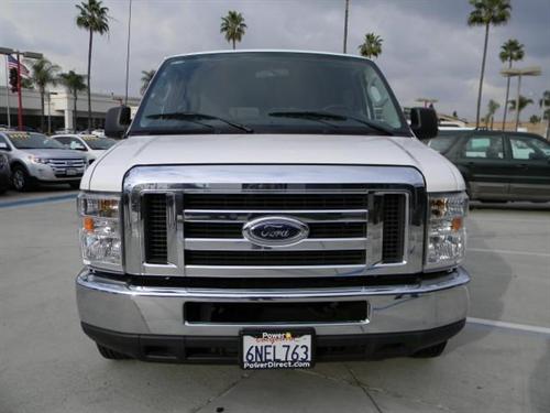 Ford Econoline Wagon 2011 photo 2
