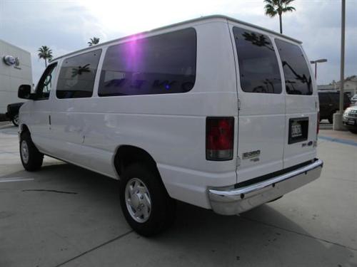 Ford Econoline Wagon 2011 photo 3