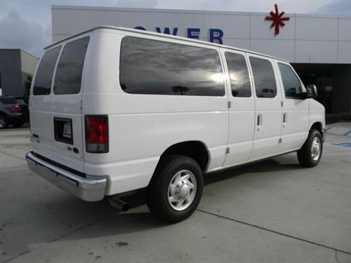 Ford Econoline Wagon 2011 photo 4