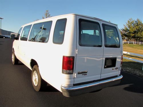 Ford Econoline Wagon 2011 photo 3