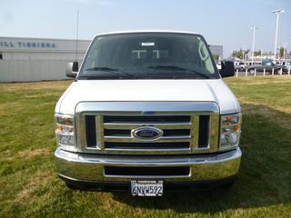 Ford Econoline Wagon 2011 photo 4