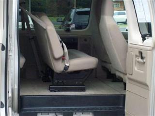 Ford Econoline Wagon 2011 photo 3