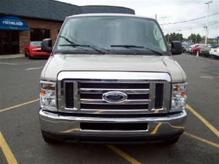 Ford Econoline Wagon 2011 photo 4