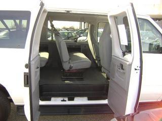 Ford Econoline Wagon 2011 photo 3