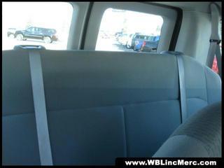 Ford Econoline Wagon 2011 photo 2
