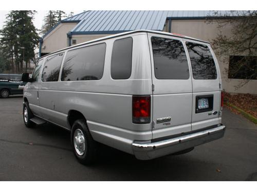 Ford Econoline Wagon 2011 photo 1