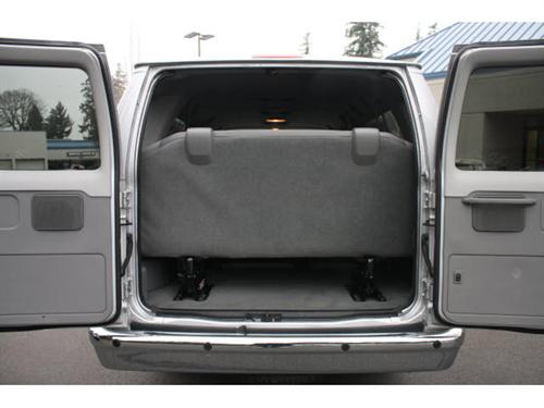 Ford Econoline Wagon 2011 photo 2