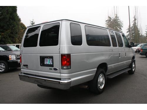 Ford Econoline Wagon 2011 photo 3