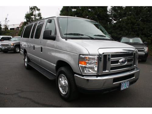 Ford Econoline Wagon 2011 photo 4