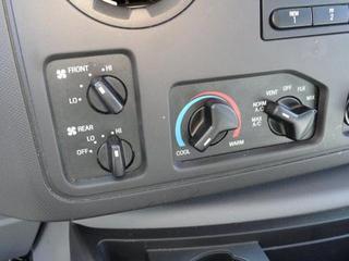 Ford Econoline Wagon 2011 photo 3