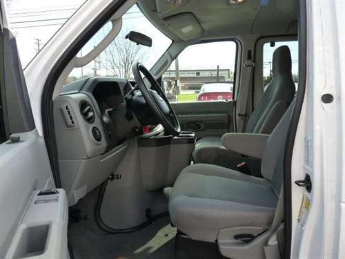 Ford Econoline Wagon 2011 photo 1