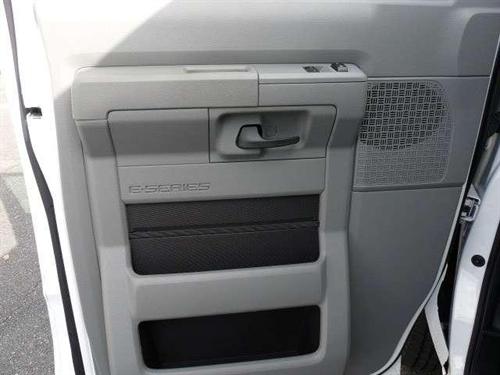 Ford Econoline Wagon 2011 photo 3