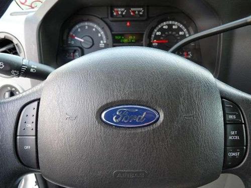 Ford Econoline Wagon 2011 photo 5