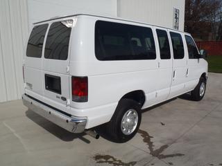Ford Econoline Wagon 2011 photo 5