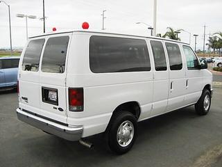 Ford Econoline Wagon 2011 photo 3