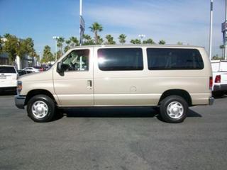 Ford Econoline Wagon 2011 photo 4