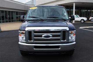 Ford Econoline Wagon 2011 photo 2