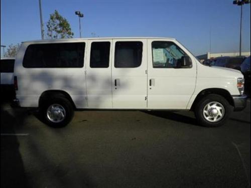 Ford Econoline Wagon 2011 photo 3