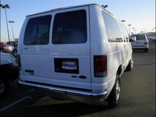 Ford Econoline Wagon 2011 photo 4