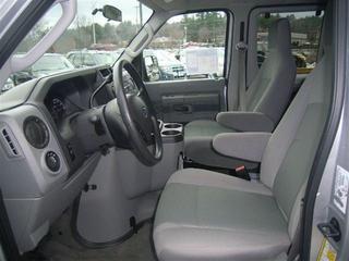 Ford Econoline Wagon 2011 photo 2