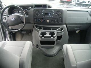 Ford Econoline Wagon 2011 photo 3