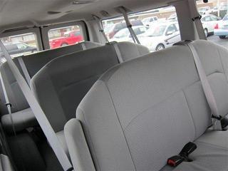 Ford Econoline Wagon 2011 photo 2