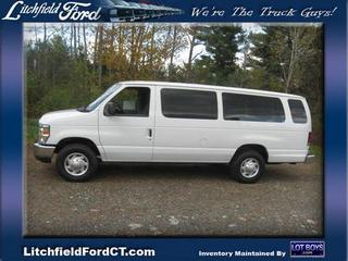 Ford Econoline Wagon 2011 photo 2