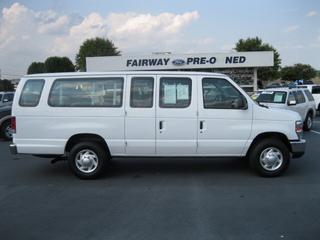 Ford Econoline Wagon 2011 photo 1