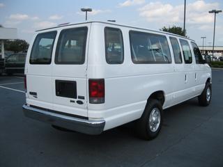 Ford Econoline Wagon 2011 photo 2