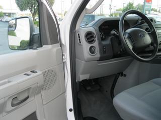 Ford Econoline Wagon 2011 photo 3