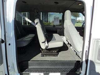 Ford Econoline Wagon 2011 photo 2