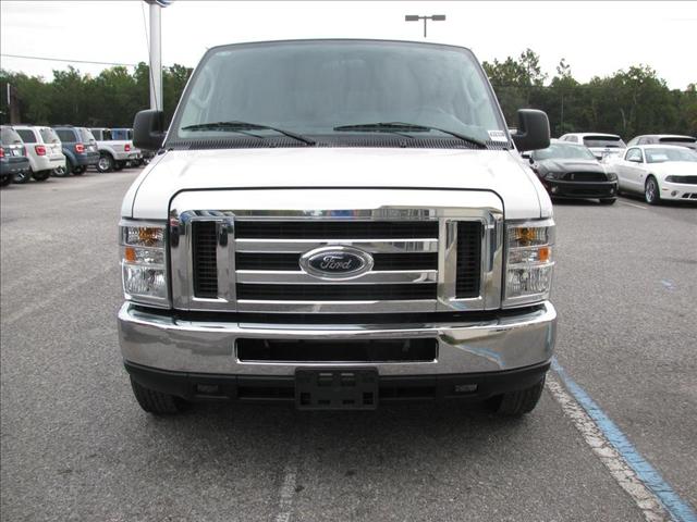 Ford Econoline Wagon 2011 photo 5