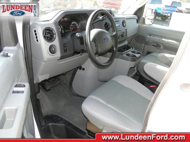 Ford Econoline Wagon 2011 photo 5
