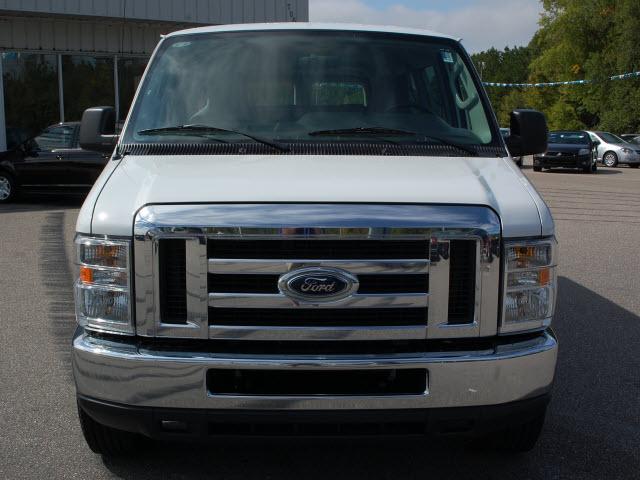 Ford Econoline Wagon 2011 photo 1