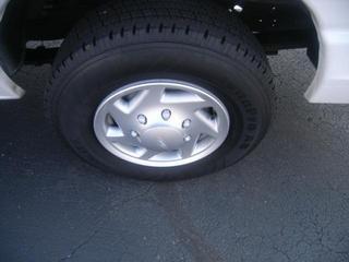 Ford Econoline Wagon 2011 photo 3