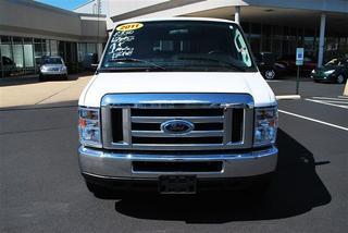 Ford Econoline Wagon 2011 photo 2