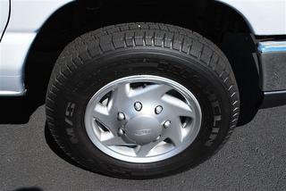 Ford Econoline Wagon 2011 photo 3