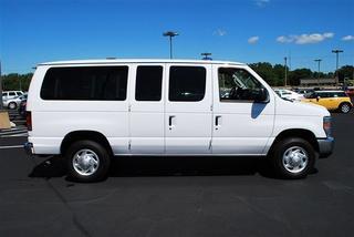 Ford Econoline Wagon 2011 photo 4