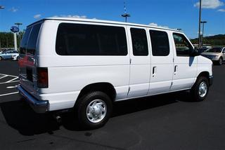 Ford Econoline Wagon 2011 photo 5