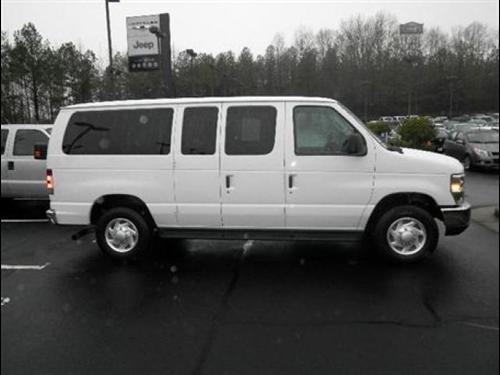 Ford Econoline Wagon 2011 photo 3