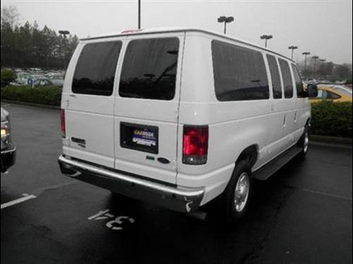 Ford Econoline Wagon 2011 photo 4