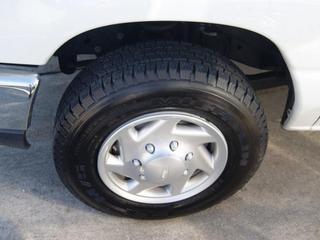 Ford Econoline Wagon 2011 photo 2