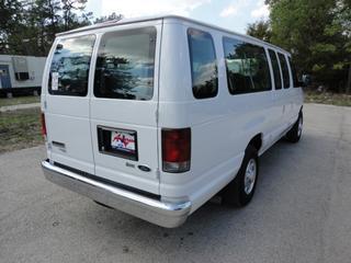 Ford Econoline Wagon 2011 photo 2