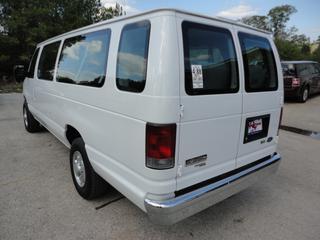 Ford Econoline Wagon 2011 photo 3