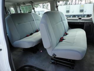 Ford Econoline Wagon 2011 photo 4