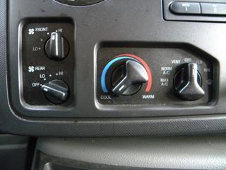 Ford Econoline Wagon 2011 photo 2